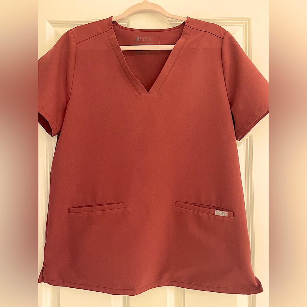 Figs scrub top. Dark Cherry. Large
